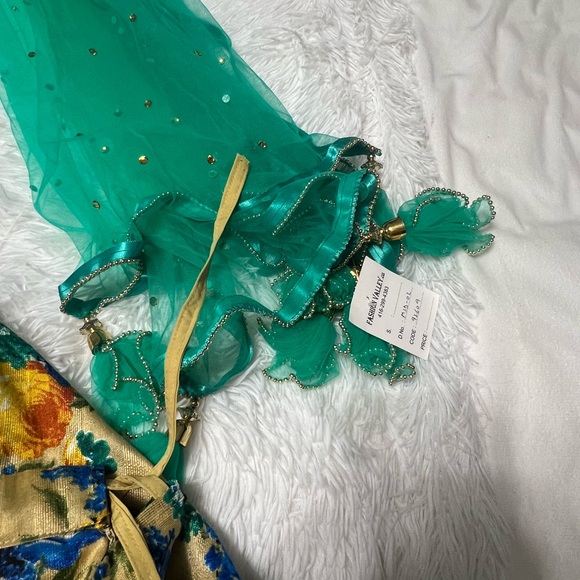 Indian Lehnga outfit beautiful - Picture 5 of 8